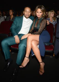 Chrissy Teigen feet photo thumbnail