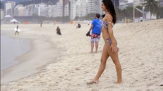 Juliana Paiva feet photo thumbnail