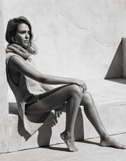 Jessica Alba feet photo thumbnail