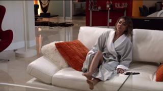 Sarah Hyland feet photo thumbnail