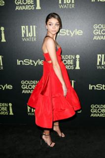 Sarah Hyland feet photo thumbnail
