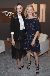 Elizabeth Banks feet photo thumbnail