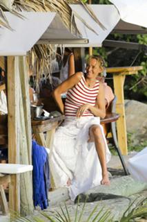 Uma Thurman feet photo thumbnail