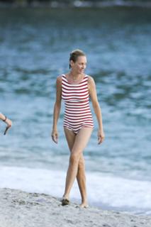 Uma Thurman feet photo thumbnail