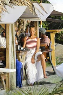 Uma Thurman feet photo thumbnail