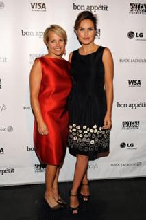 Mariska Hargitay feet photo thumbnail