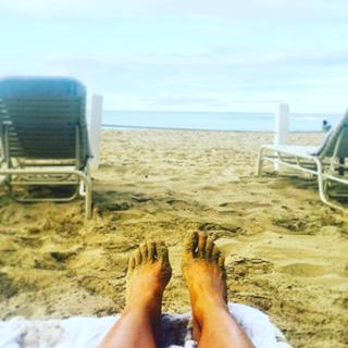 Julie Benz feet photo thumbnail