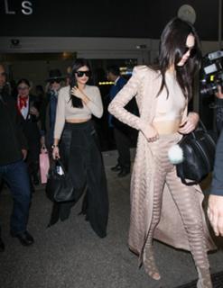 Kendall Jenner feet photo thumbnail