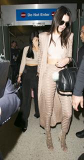 Kendall Jenner feet photo thumbnail