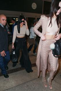 Kendall Jenner feet photo thumbnail