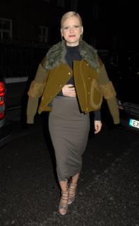 Alice Eve feet photo thumbnail