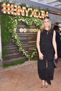 Jennifer Aniston feet photo thumbnail