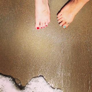 Drew Barrymore feet photo thumbnail