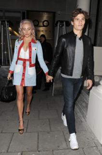 Pixie Lott feet photo thumbnail
