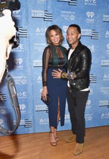 Chrissy Teigen feet photo thumbnail