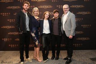 Jennifer Lawrence feet photo thumbnail