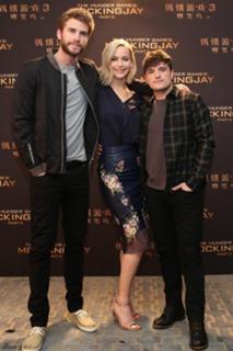 Jennifer Lawrence feet photo thumbnail