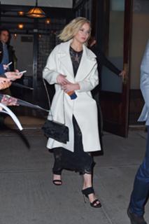 Jennifer Lawrence feet photo thumbnail