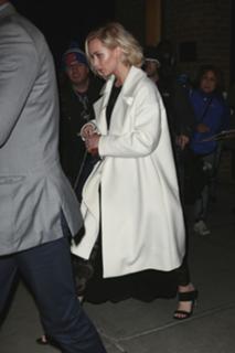 Jennifer Lawrence feet photo thumbnail