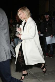 Jennifer Lawrence feet photo thumbnail