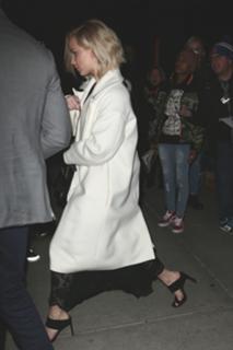 Jennifer Lawrence feet photo thumbnail