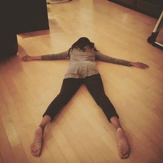 Zoe Saldana feet photo thumbnail