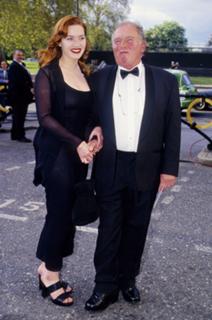 Kate Winslet feet photo thumbnail