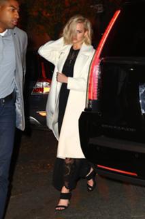Jennifer Lawrence feet photo thumbnail
