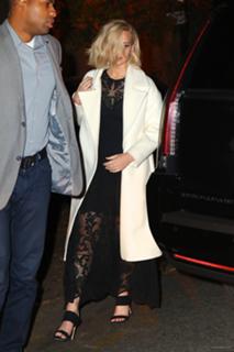 Jennifer Lawrence feet photo thumbnail