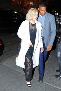 Jennifer Lawrence feet photo thumbnail