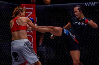Michelle Waterson feet photo thumbnail