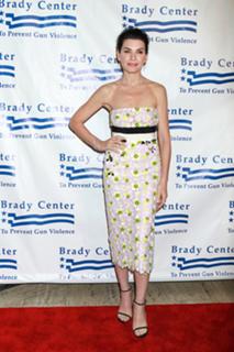 Julianna Margulies feet photo thumbnail
