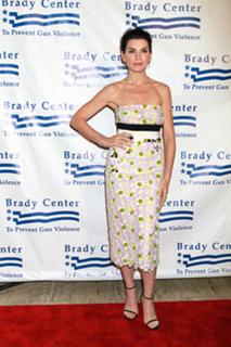Julianna Margulies feet photo thumbnail