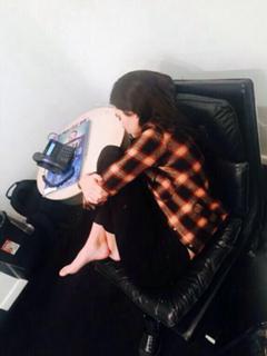 Kendall Jenner feet photo thumbnail