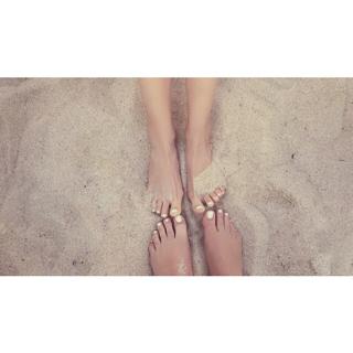 Gigi Hadid feet photo thumbnail