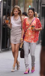 Katie Cassidy feet photo thumbnail