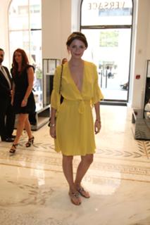 Mischa Barton feet photo thumbnail