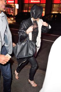 Jennifer Lawrence feet photo thumbnail