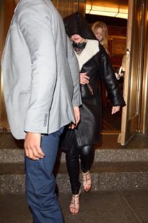 Jennifer Lawrence feet photo thumbnail