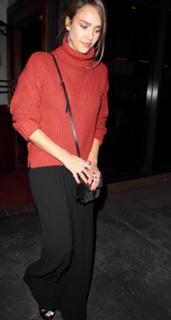Jessica Alba feet photo thumbnail
