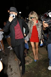 Julianne Hough feet photo thumbnail