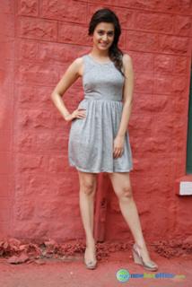 Kriti Kharbanda feet photo thumbnail