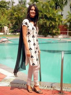 Kriti Kharbanda feet photo thumbnail