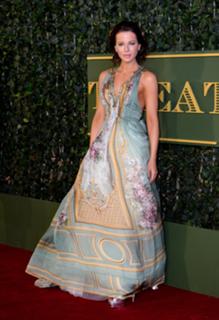 Kate Beckinsale feet photo thumbnail