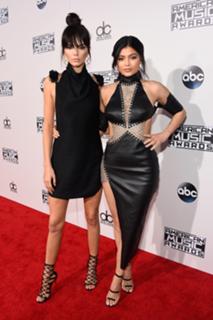 Kendall Jenner feet photo thumbnail