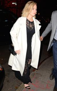 Jennifer Lawrence feet photo thumbnail