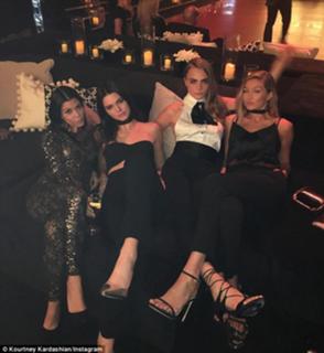 Gigi Hadid feet photo thumbnail