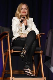 Mena Suvari feet photo thumbnail