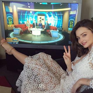 Miranda Kerr feet photo thumbnail