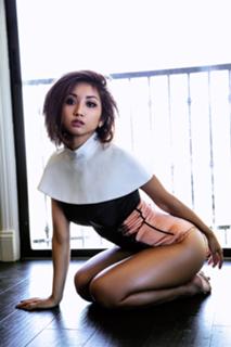 Brenda Song feet photo thumbnail